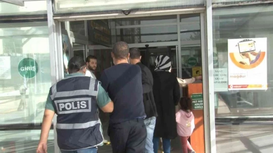 Elazığ'da 4 saatte 3 aracı kundaklayan şüpheli, adliyeye sevk edildi