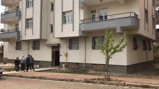 Elazığ'da 4'üncü kattan düşen çocuk yaralandı