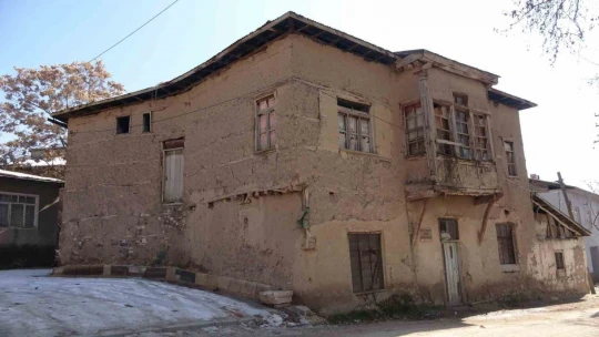 Elazığ'da 450 yılık tarihi konaklar depreme direniyor