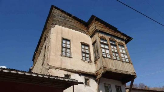 Elazığ'da 450 yılık tarihi konaklar depreme direniyor