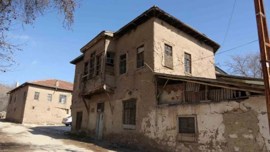 Elazığ'da 450 yılık tarihi konaklar depreme direniyor