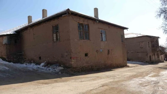 Elazığ'da 450 yılık tarihi konaklar depreme direniyor