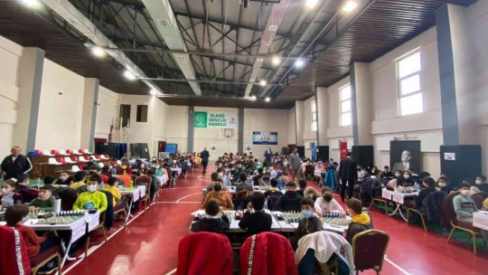 Elazığ'da 480 sporcunun katılımıyla satranç turnuvası başladı
