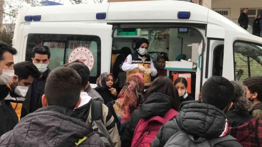 Elazığ'da 50 öğrenci hastanelik oldu