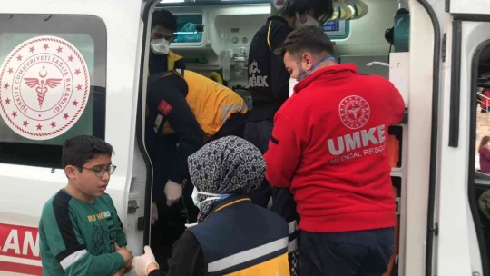 Elazığ'da 50 öğrenci hastanelik oldu