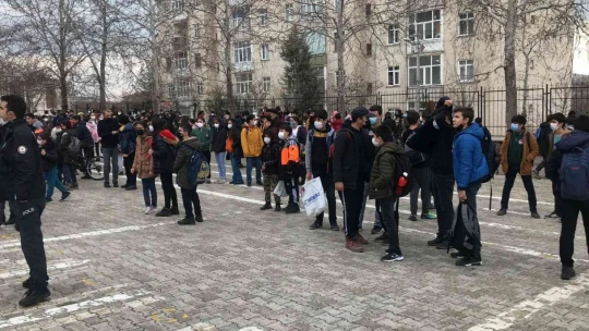 Elazığ'da 50 öğrenci hastanelik oldu