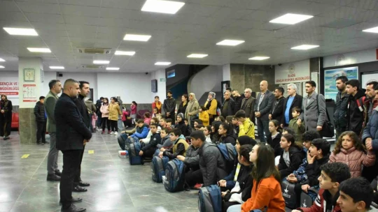 Elazığ'da 51 sporcu ve 9 antrenöre spor malzemesi dağıtıldı