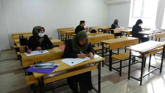 Elazığ'da 512 kursta 8 bin vatandaş eğitim alıyor
