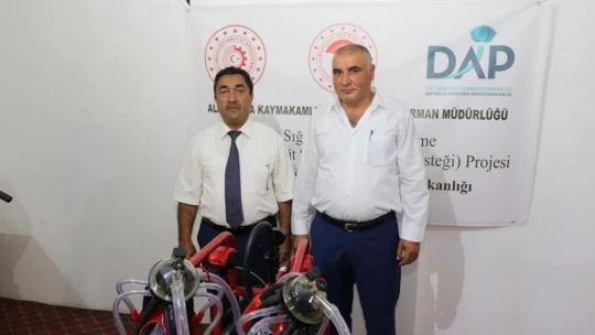 Elazığ'da 52 üreticiye süt sağım makinası dağıtıldı