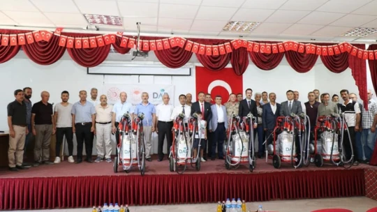Elazığ'da 52 üreticiye süt sağım makinası dağıtıldı