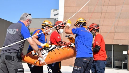 Elazığ'da 6.8'lik deprem tatbikatı gerçeğini aratmadı