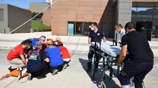 Elazığ'da 6.8'lik deprem tatbikatı gerçeğini aratmadı