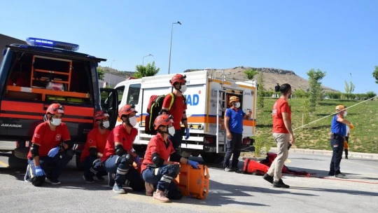Elazığ'da 6.8'lik deprem tatbikatı gerçeğini aratmadı