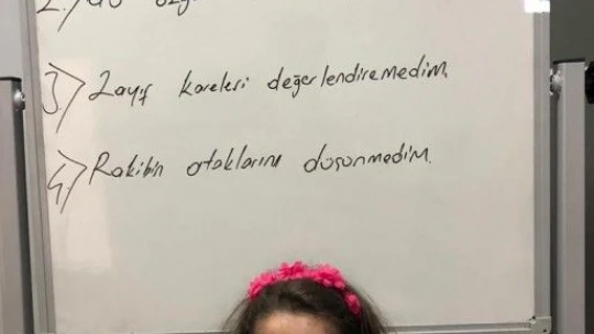 Elazığ'da 7 yaşındaki Azra satrançta milli takıma seçildi
