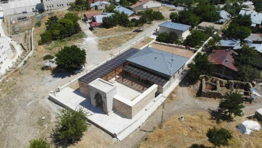 800 yıllık camiye yoğun ilgi
