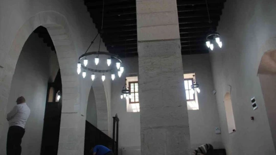 800 yıllık camiye yoğun ilgi