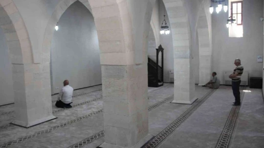 800 yıllık camiye yoğun ilgi