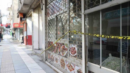 Elazığ'da ağır hasarlı binalara 'naylon şeritli' önlem