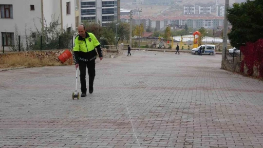 Elazığ'da akıllara durgunluk veren kaza: Kupası açılan kamyonet çocuk parkına daldı
