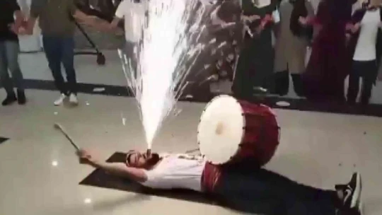 Elazığ'da alevli davul şov