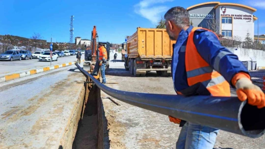 Elazığ'da altyapı yenileme çalışmaları sürüyor