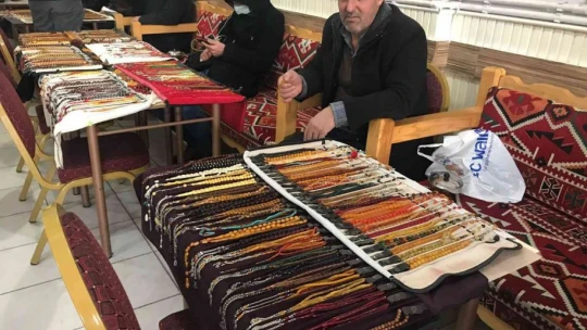 Elazığ'da asırlık tespihler çay ocağında sergileniyor: Fiyatı 10 bin dolara kadar çıkıyor