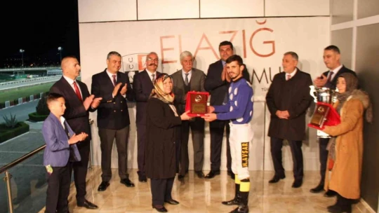 Elazığ'da at yarışı sezonu başladı