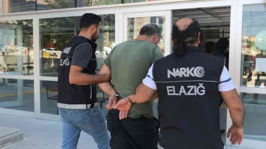 Elazığ'da ayakkabı içerisine zulalanmış uyuşturucu ele geçirildi: 2 gözaltı