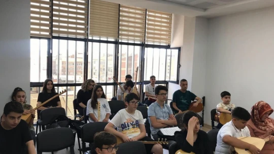 Elazığ'da bağlama kursları devam ediyor