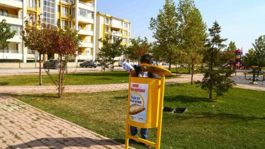 Elazığ'da bayat ekmek ve artık yemekler mamaya dönüşüyor