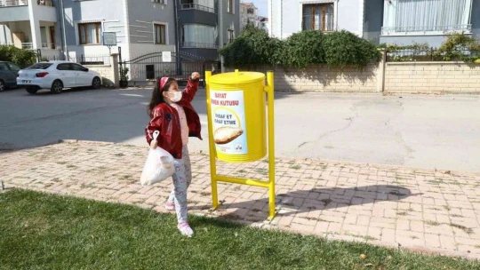 Elazığ'da bayat ekmek ve artık yemekler mamaya dönüşüyor