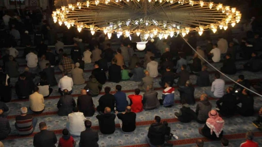 Elazığ'da bayram namazında camiler doldu