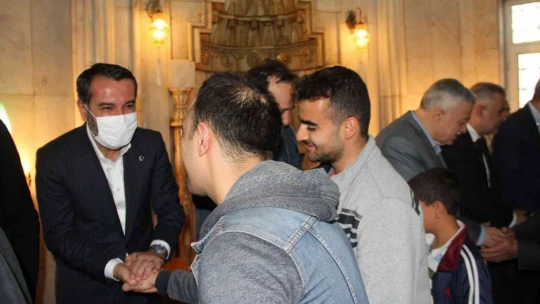Elazığ'da bayram namazında camiler doldu