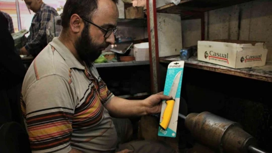 Elazığ'da bıçak bileyicilerin kurban mesaisi başladı