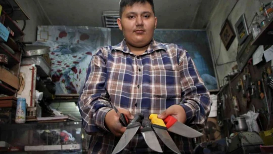 Elazığ'da bıçak bileyicilerin kurban mesaisi başladı