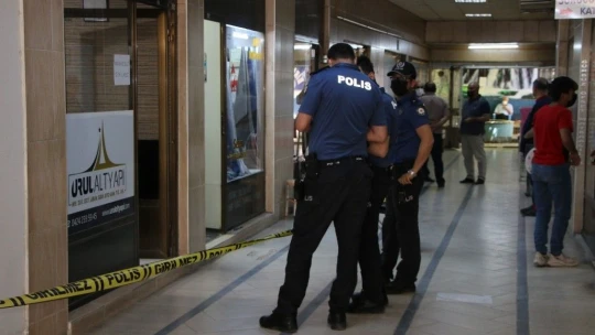 Elazığ'da bıçaklanan eski meclis üyesi hayatını kaybetti