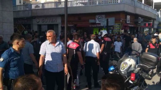 Gazi caddesinde bıçaklı kavga: 3 yaralı