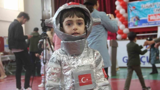 Elazığ'da bilim şenliği renkli görüntüler oluşturdu