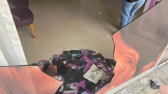 Elazığ'da bir garip olay: Biri kırdı, diğeri kaydetti