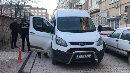 Elazığ'da bir kişi sokak ortasında pompalı tüfek ile husumetlisini yaraladı