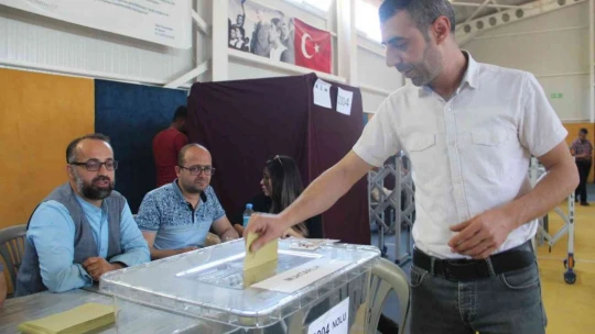 Elazığ'da bir mahalle sandık başında gitti