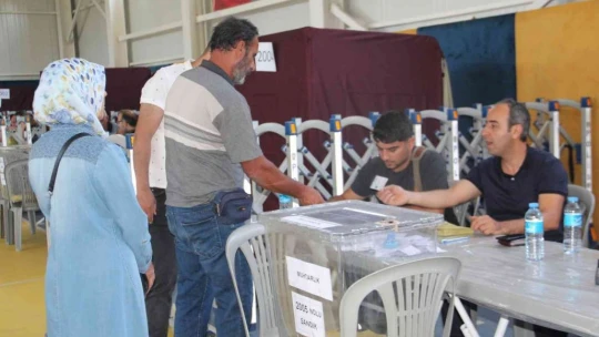 Elazığ'da bir mahalle sandık başında gitti