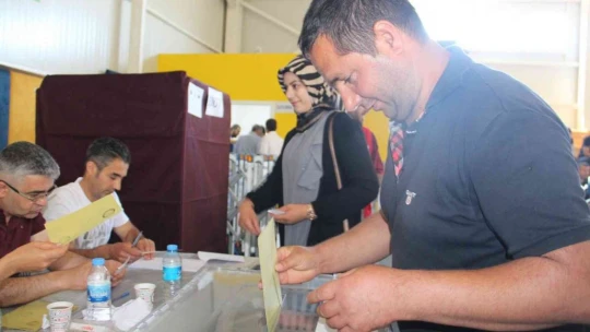 Elazığ'da bir mahalle sandık başında gitti