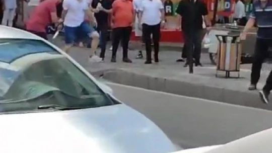 Elazığ'da cadde ortasında bıçaklanan şahıs hayatını kaybetti