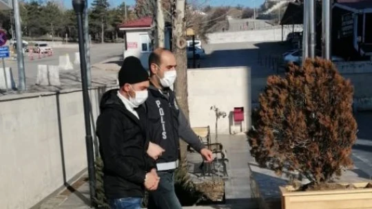 Elazığ'da çalınan otomobil, polis ekiplerince bulunarak sahibine teslim edildi