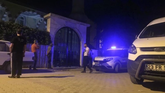 Elazığ'da cami avlusunda erkek cesedi bulundu