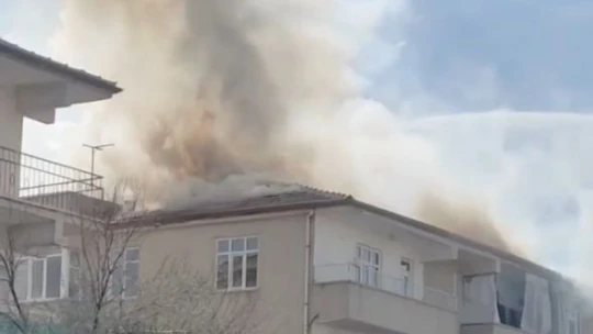 Elazığ'da çatı yangını korkuttu
