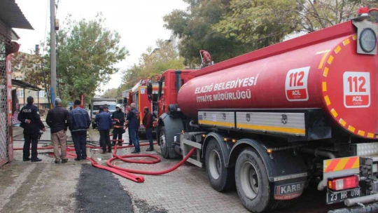 Elazığ'da çatı yangını korkuttu