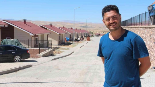 Elazığ'da depremin izleri bir bir siliniyor