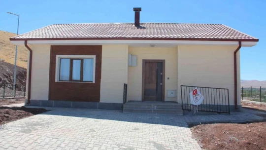 Elazığ'da depremin izleri bir bir siliniyor